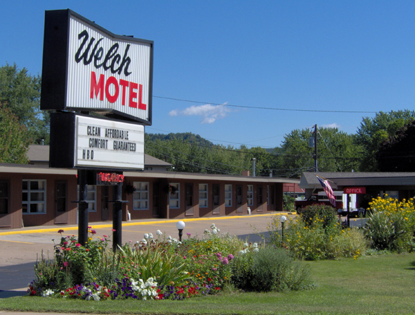 http://www.welchmotel.com/images/motel_front.jpg